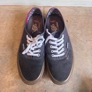 Men’s Vans pop Cush skateboarding shoes with gum rubber soles size 10.5 us